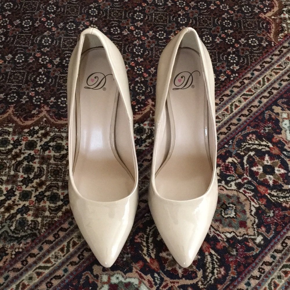 Pleather nude pumps!